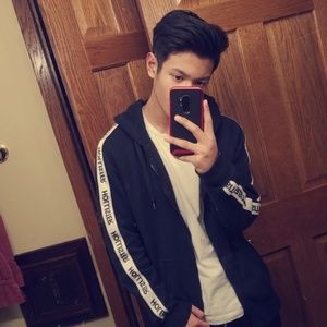 Meet your Posher, Ethan